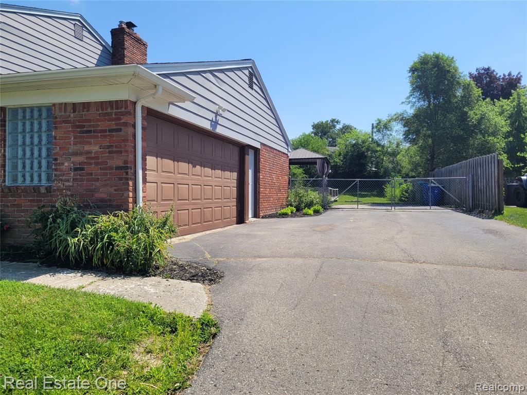 4212 Halkirk Drive, Waterford, MI 48329 — Photo 7