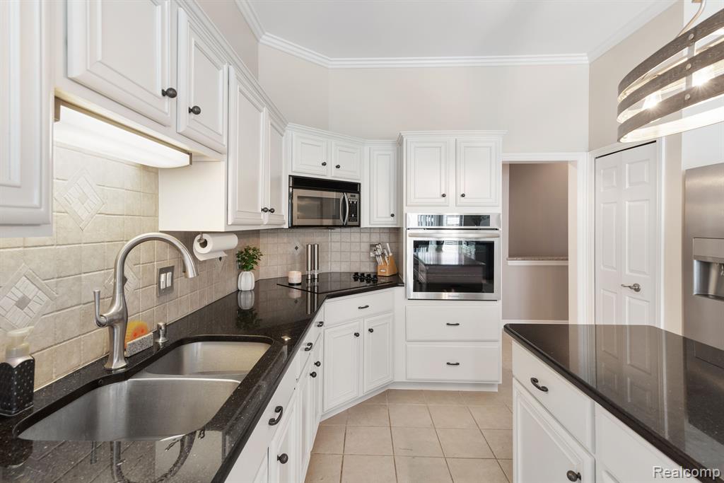 56543 BIRKDALE Drive, Macomb, MI 48042 — Photo 11