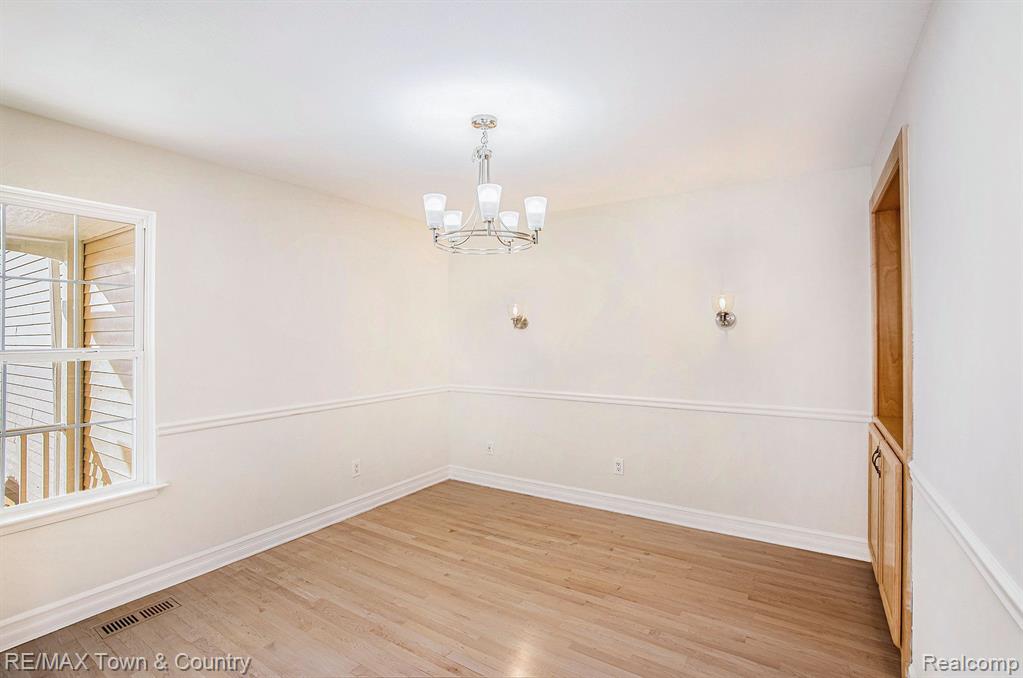 7170 KINGS Way, Flushing, MI 48433 — Photo 10