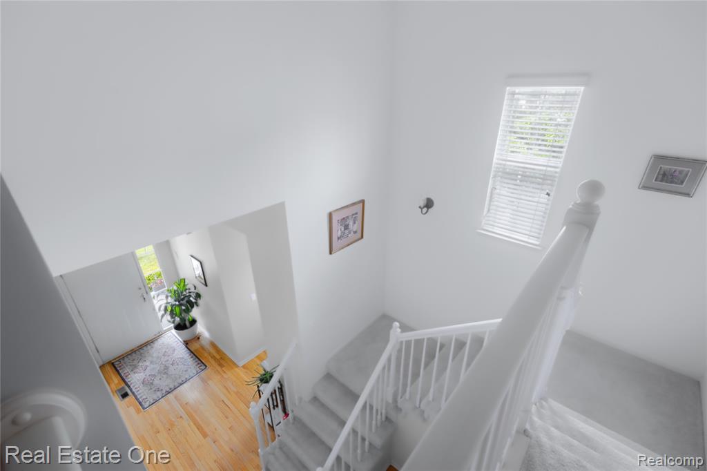 731 E Bluff Court, Rochester Hills, MI 48307 — Photo 17
