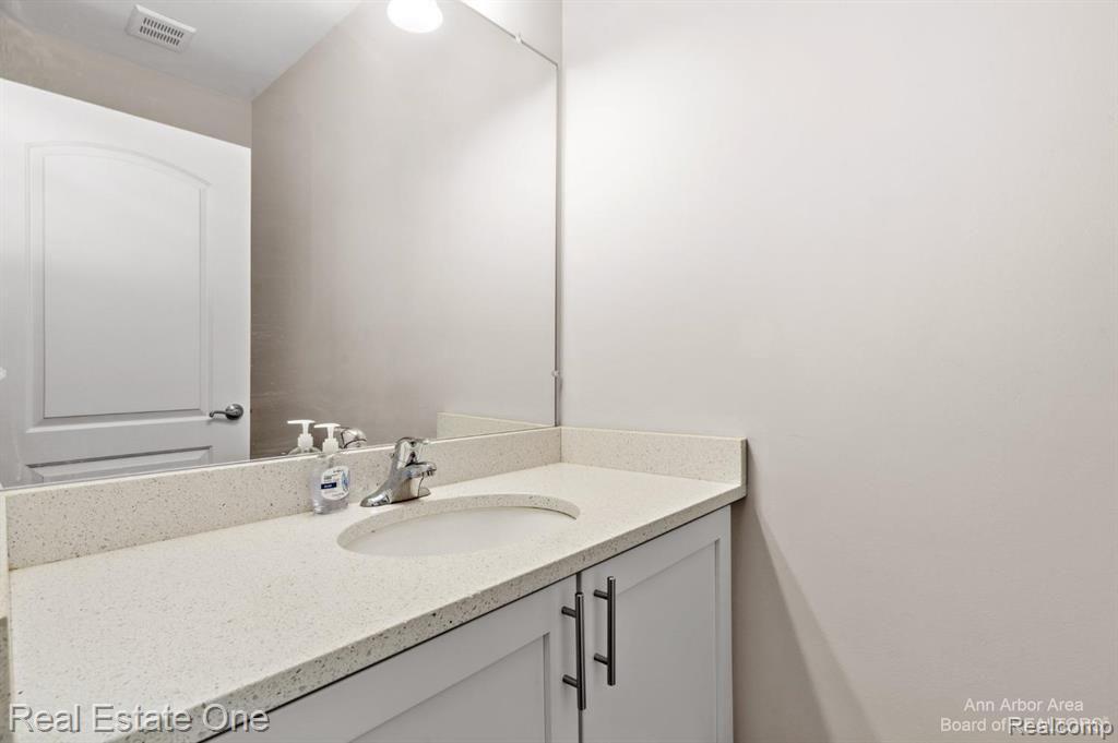 5570 ARBOR CHASE Drive, Ann Arbor, MI 48103 — Photo 19