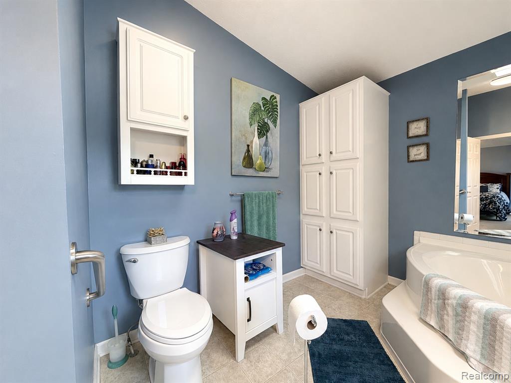 551 Twin Lakes Drive, MI — Photo 14