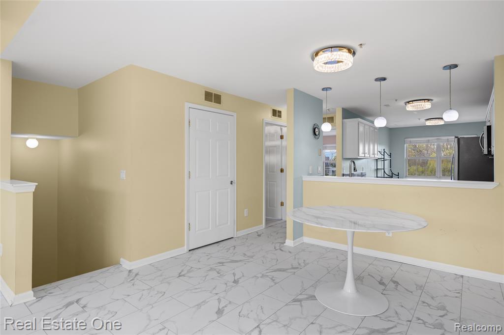 160 Sandy Lane, Walled Lake, MI 48390 — Photo 18
