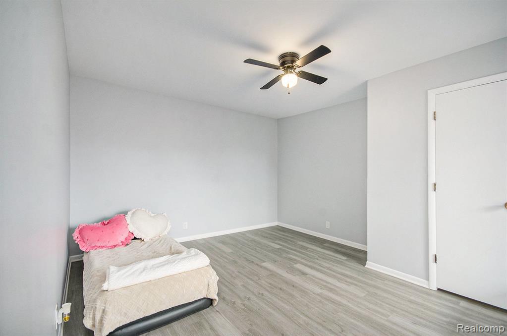 3045 Lindenwood Drive, Dearborn, MI 48120 — Photo 14