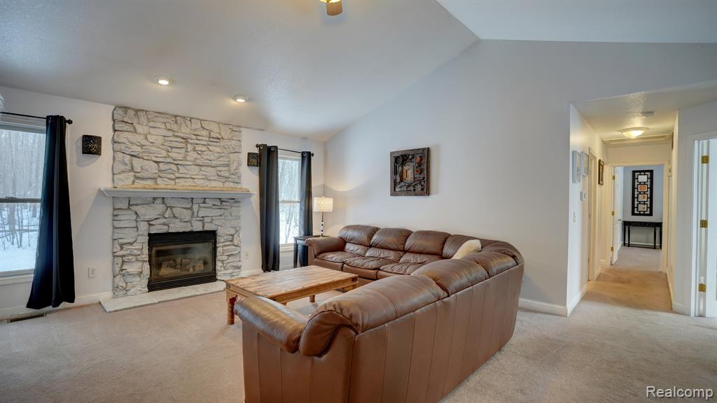 9270 OAKVIEW Drive, Swartz Creek, MI 48473 — Photo 16