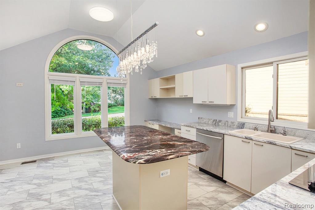 6830 Heron Point, West Bloomfield, MI 48323 — Photo 6