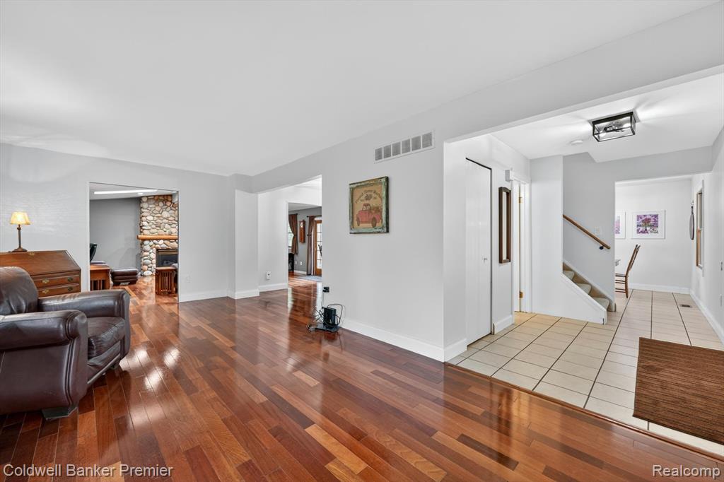 425 Arbor Pine Drive, Ortonville, MI 48462 — Photo 12