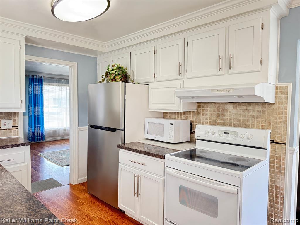 8356 ARNOLD Street, Dearborn Heights, MI 48127 — Photo 10