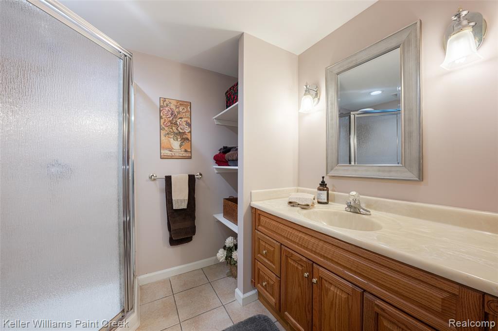 247 Glenmoor Drive S, Rochester, MI 48307 — Photo 49