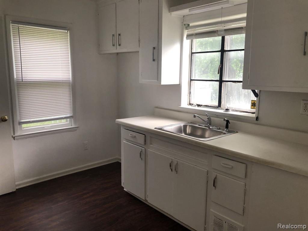 733 E PIKE Street, Pontiac, MI 48342 — Photo 3