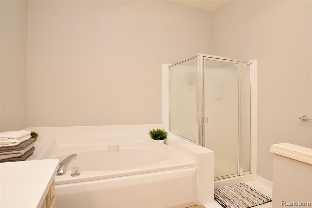 490 NEWBURNE POINTE, Bloomfield Hills, MI 48304 — Photo 16