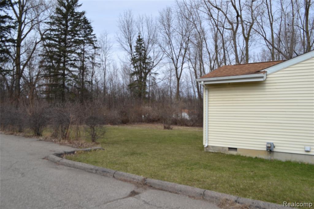 1119 River Valley Dr Drive, Flint, MI 48532 — Photo 30