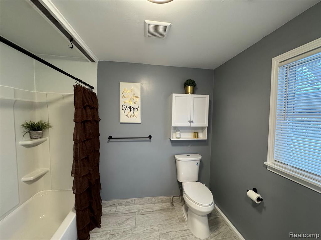 20830 Montrose, Warren, MI 48089 — Photo 16