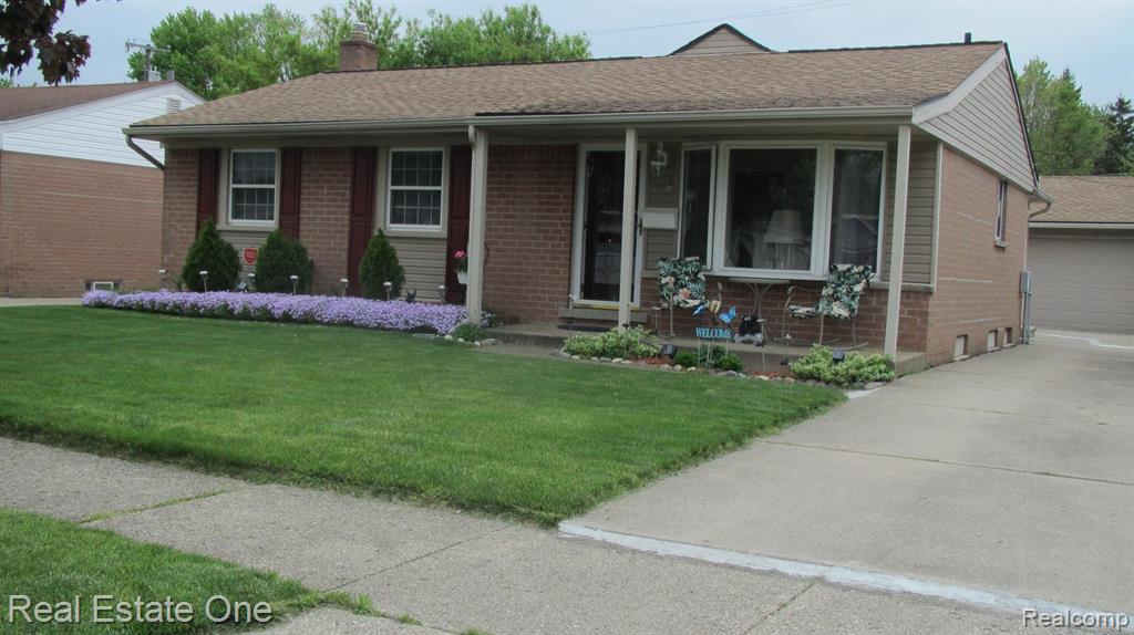 669 S HAWTHORNE Street, Westland, MI 48186 — Photo 2