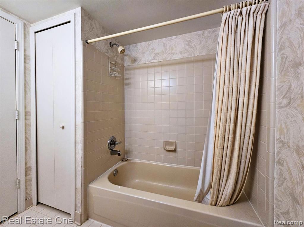 748 S Milford Road, Milford, MI 48381 — Photo 31