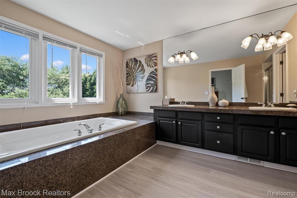 5101 Village Commons Drive, West Bloomfield, MI — Photo 32