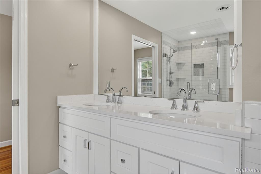5447 Lahser Road, Bloomfield Hills, MI 48304 — Photo 29