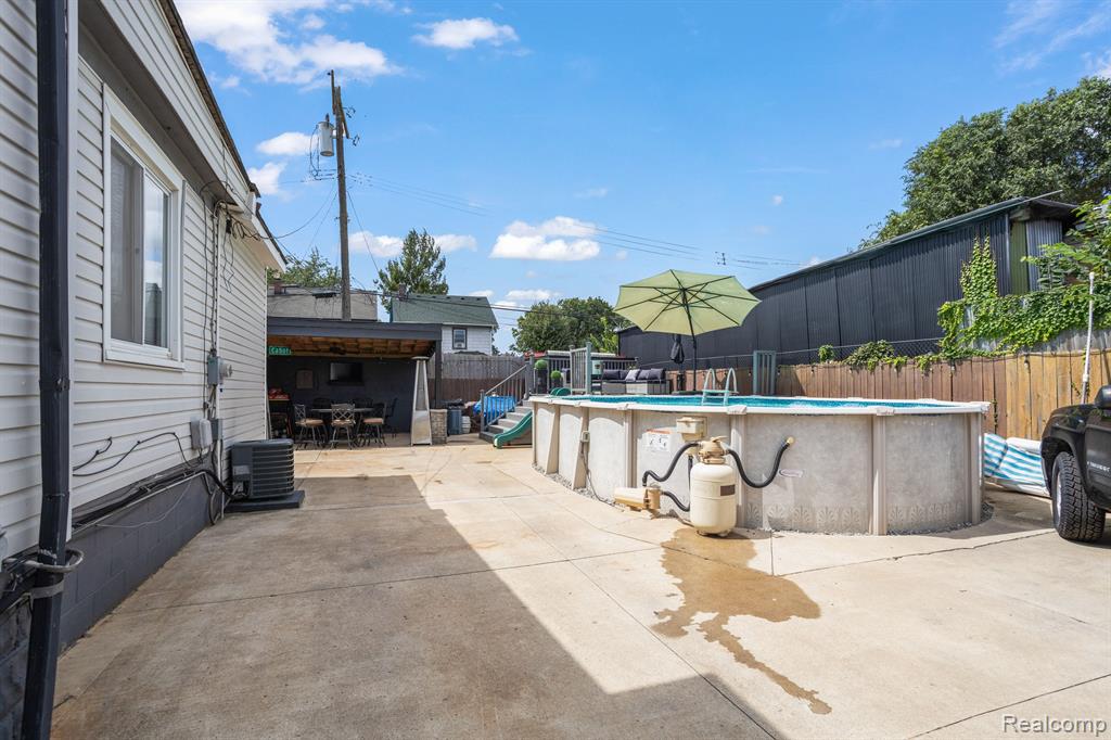 2381 CABOT Street, Detroit, MI 48209 — Photo 6