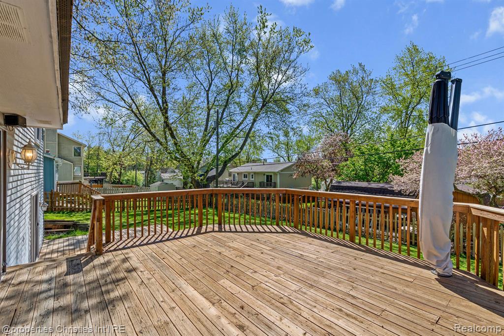 6785 GRASSLAND Avenue, West Bloomfield, MI 48324 — Photo 32