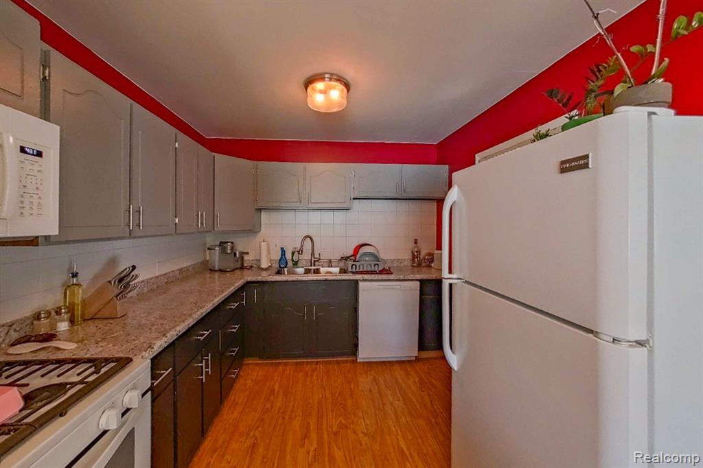 631 NORCHESTER Street, South Lyon, MI 48178 — Photo 10