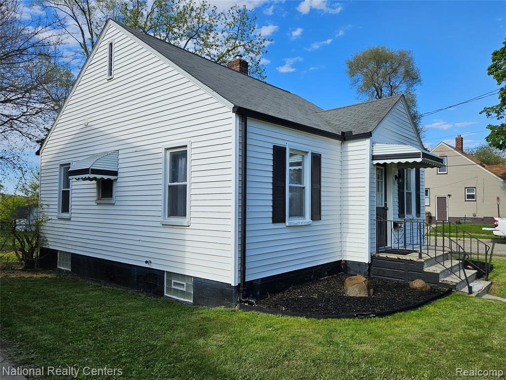 317 Michigan Avenue, Pontiac, MI 48342 — Photo 2