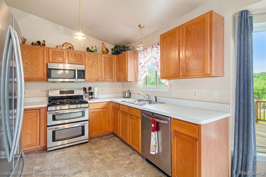 6643 FARM Lane, Fowlerville, MI 48836 — Photo 2