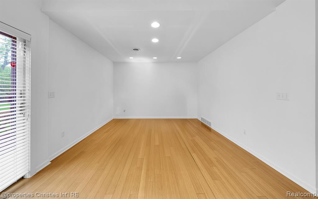561 Yorkton Lane, Bloomfield Hills, MI 48304 — Photo 16