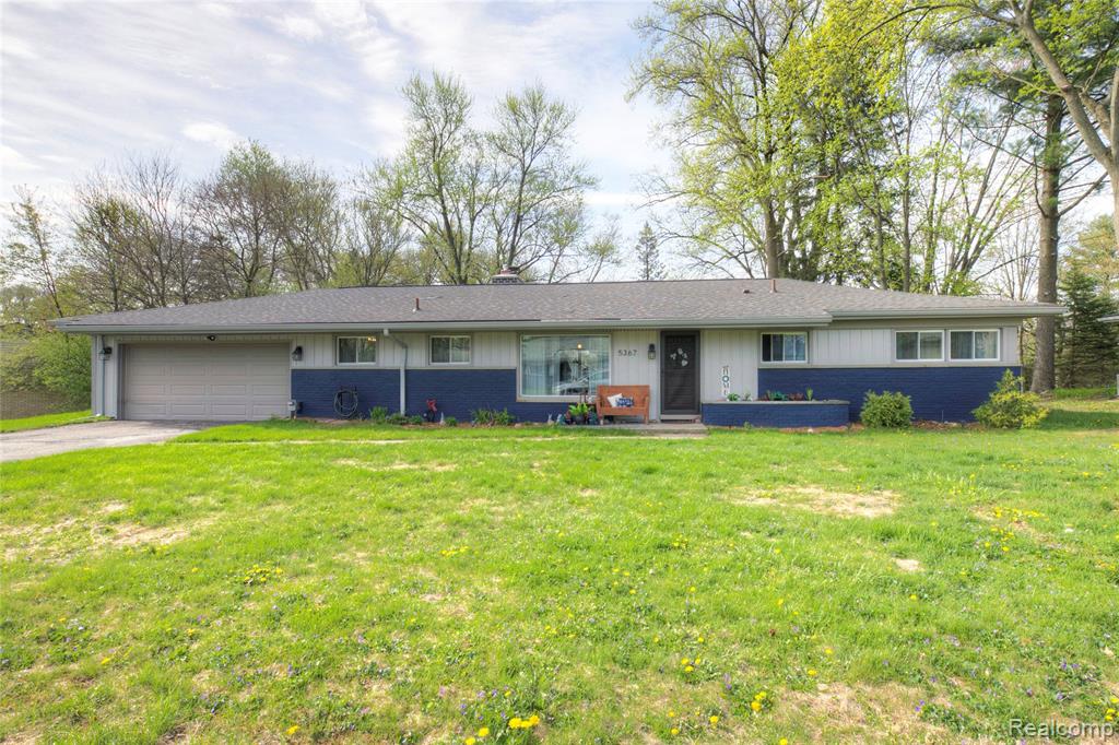 5367 Cambourne Place, West Bloomfield, MI — front exterior