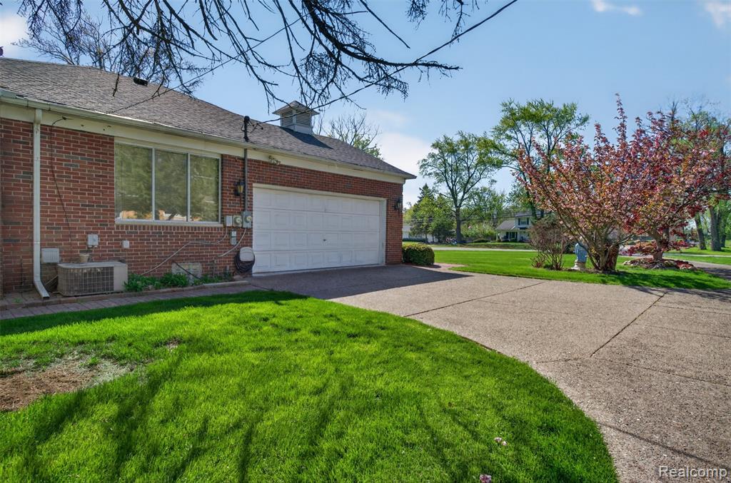15623 Millar Road, Clinton Twp, MI 48036 — Photo 16