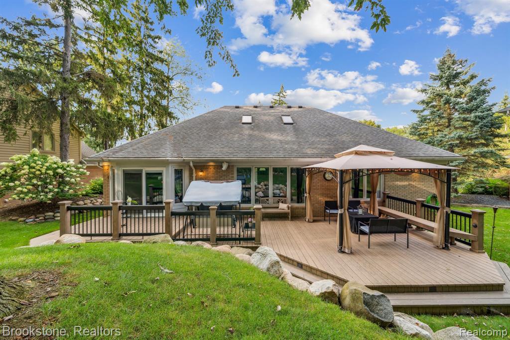 576 BLOOMER RIDGE Drive, Rochester, MI 48307 — Photo 38