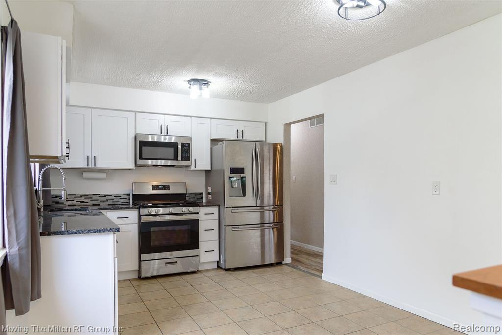 6061 N DOWLING Street, Westland, MI — Photo 6