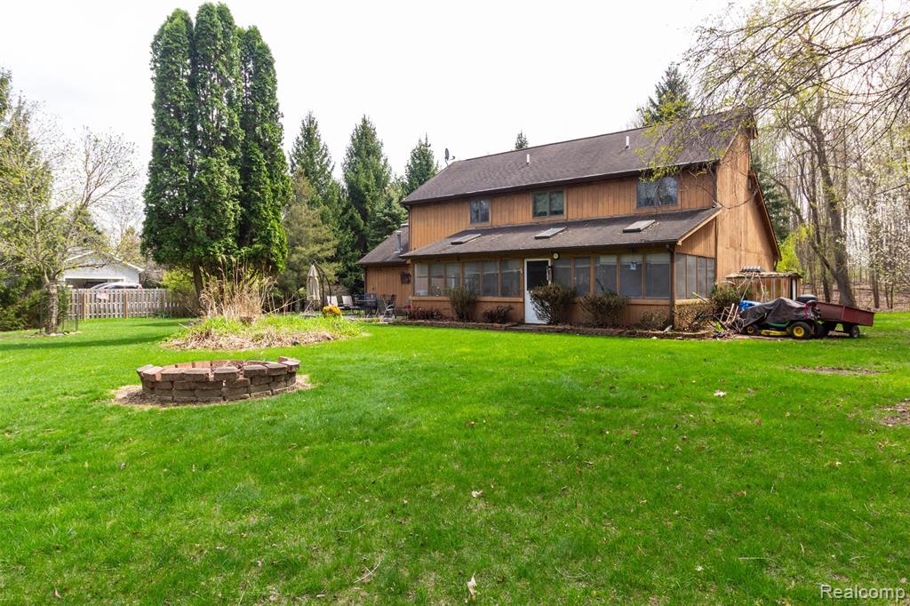 5327 Fern Drive, Fenton, MI 48430 — Photo 41