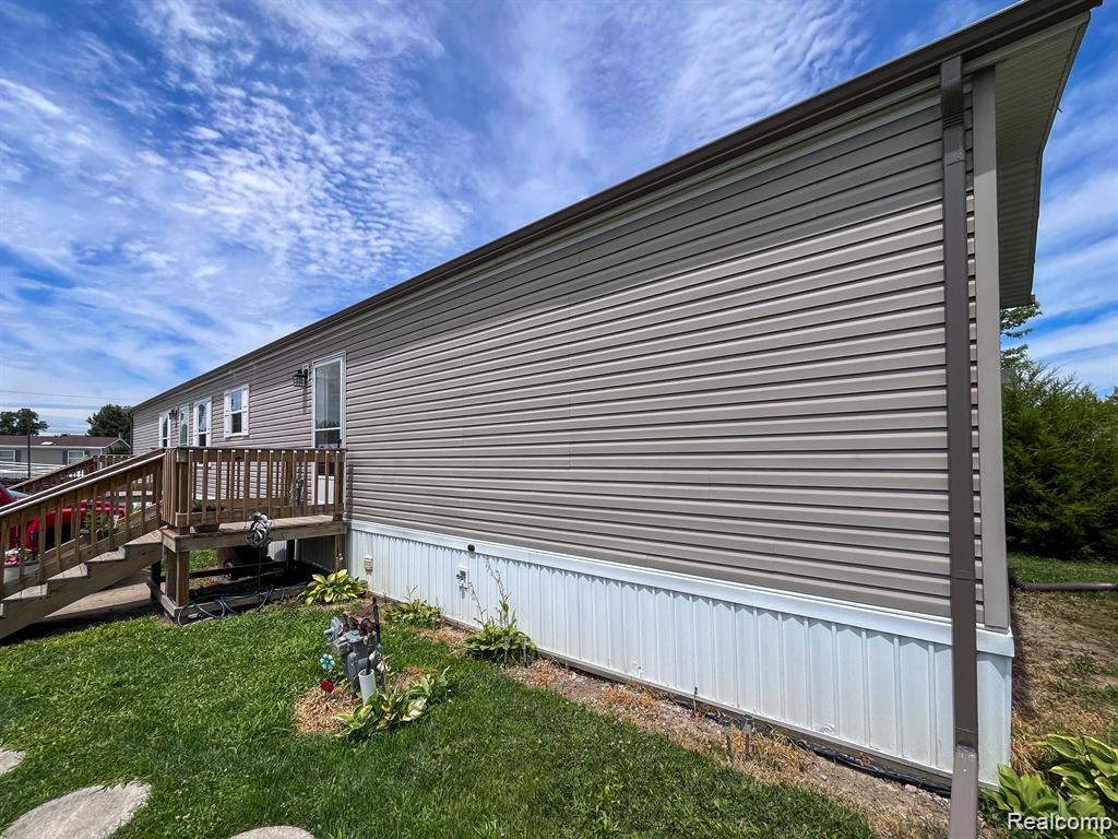 321 PRAIRIE Circle, Carleton, MI 48117 — front exterior