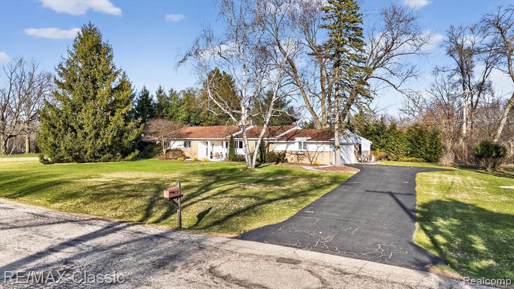 4731 Pickering Road, Bloomfield Hills, MI 48301 — Photo 54