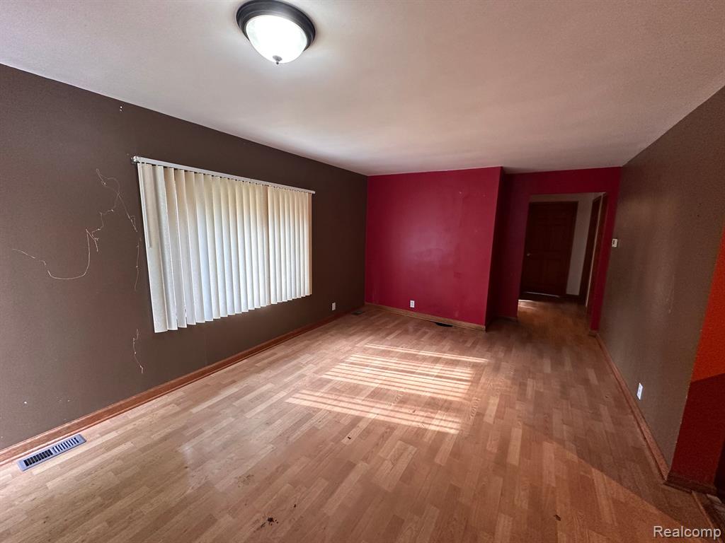 5324 SOUTHWAY Drive, Swartz Creek, MI 48473 — Photo 12