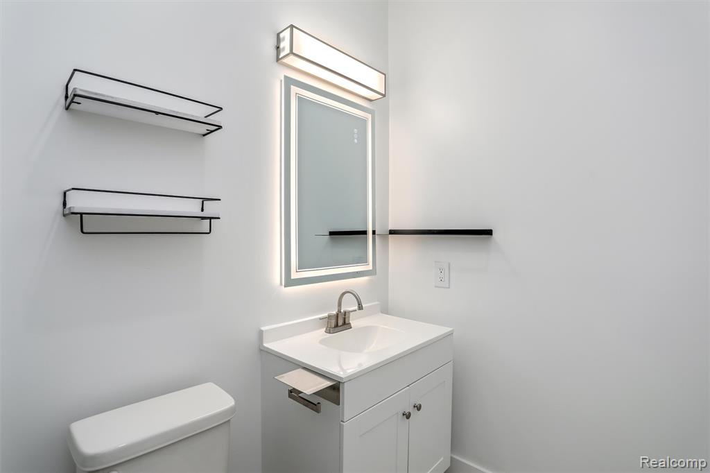 89 W Philadelphia Street, Detroit, MI 48202 — Photo 9
