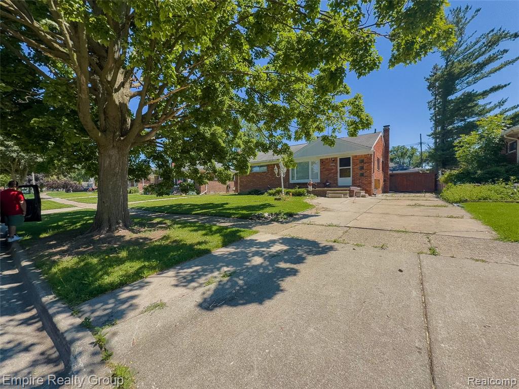 905 N Esplanade Street, Mount Clemens, MI 48043 — Photo 3