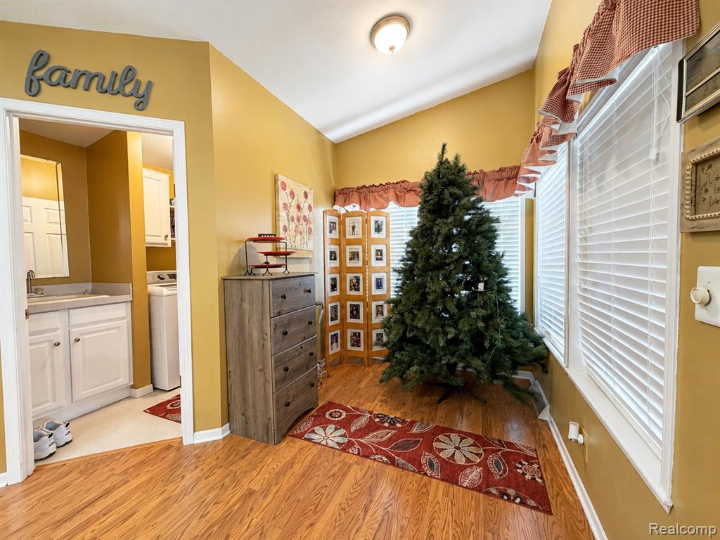 551 Twin Lakes Drive, MI — Photo 27