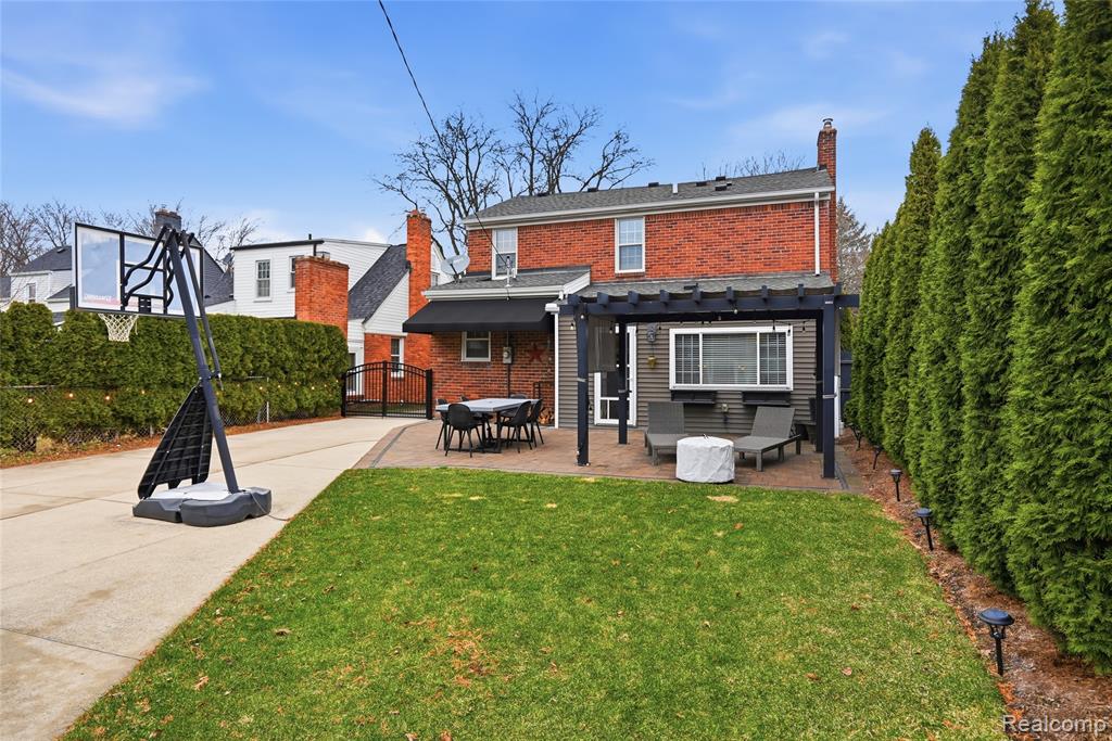373 Hillcrest Avenue, Grosse Pointe Farms, MI 48236 — Photo 41