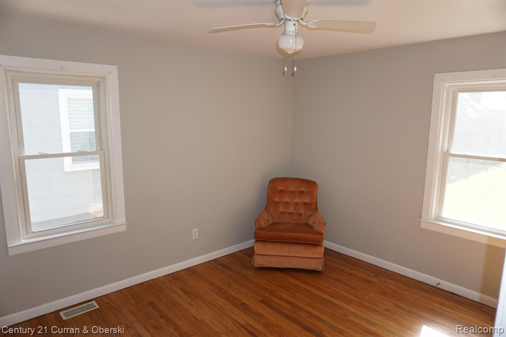 6670 MORTENVIEW Drive, Taylor, MI 48180 — Photo 9