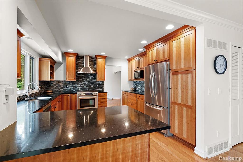 869 Central Drive, Lake Orion, MI 48362 — Photo 23