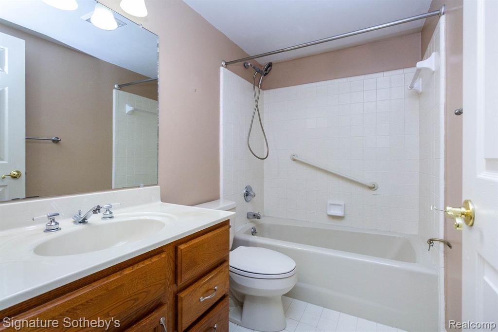 19710 W 13 Mile Road, 101, Beverly Hills, MI 48025 — Photo 29