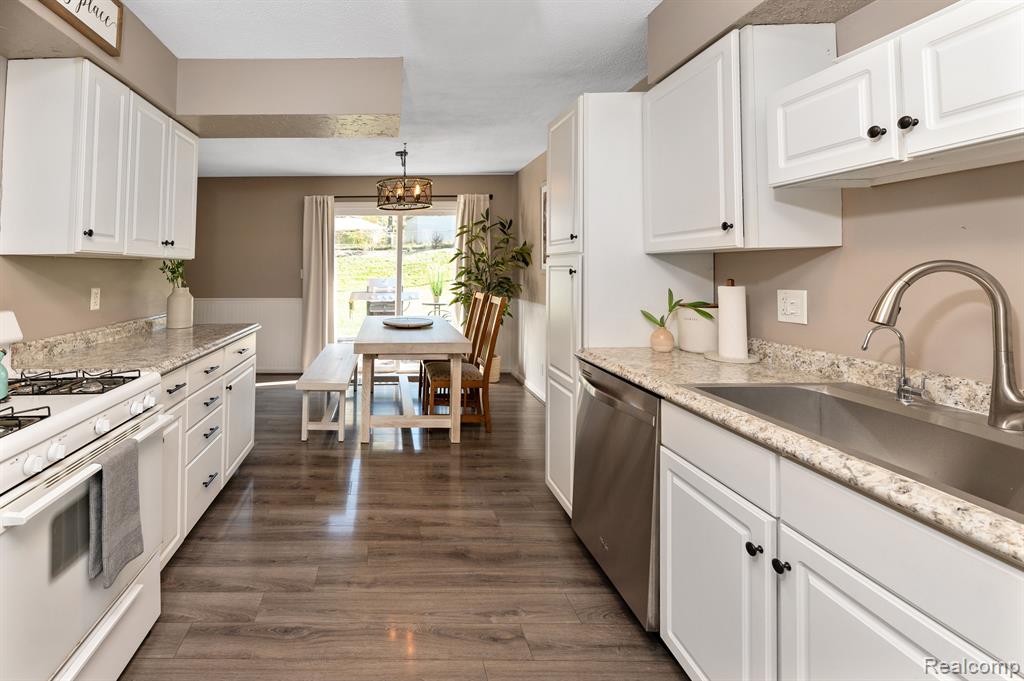 6665 LAURELTON, Clarkston, MI — Photo 32