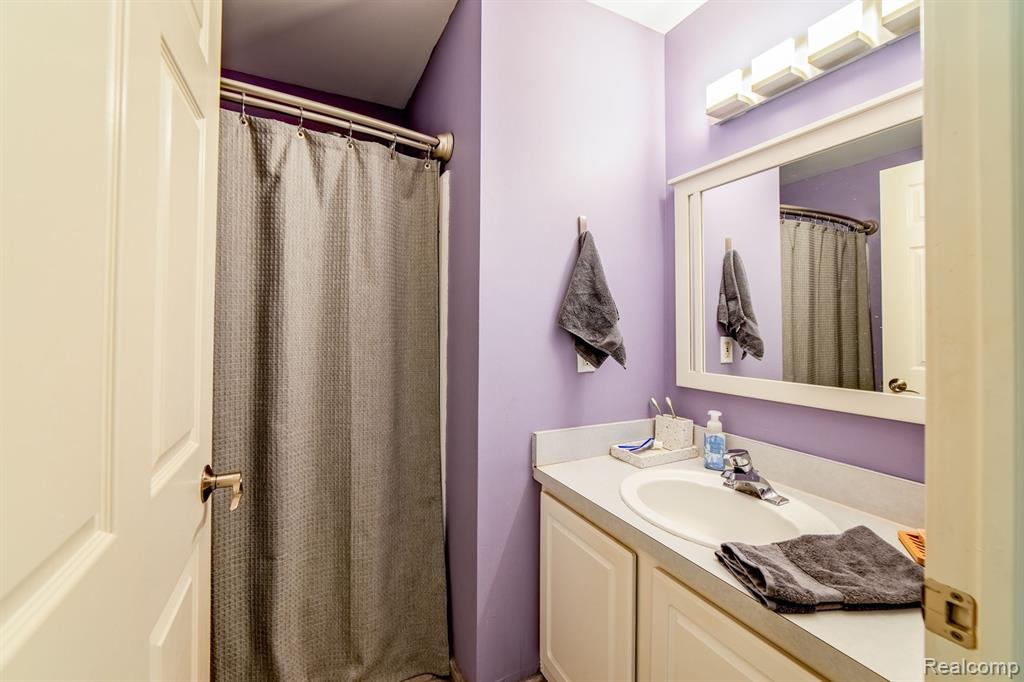 17026 FARMINGTON Road, Livonia, MI 48154 — Photo 25