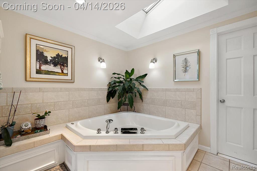 31251 Heath Court, Beverly Hills, MI 48025 — Photo 32