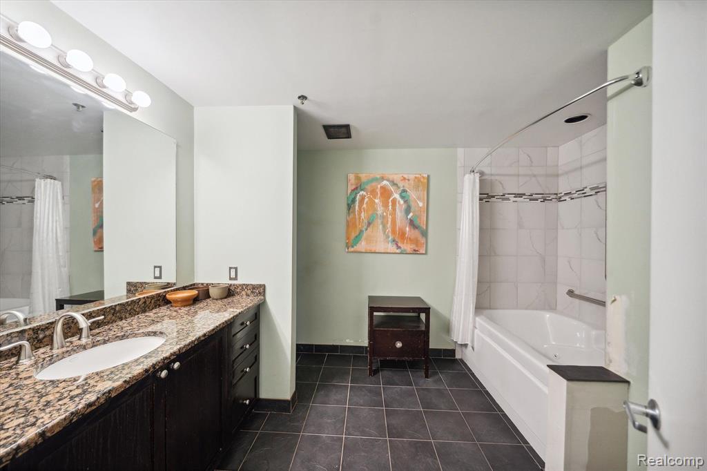 200 RIVER PLACE Drive, 14, Detroit, MI 48207 — Photo 21