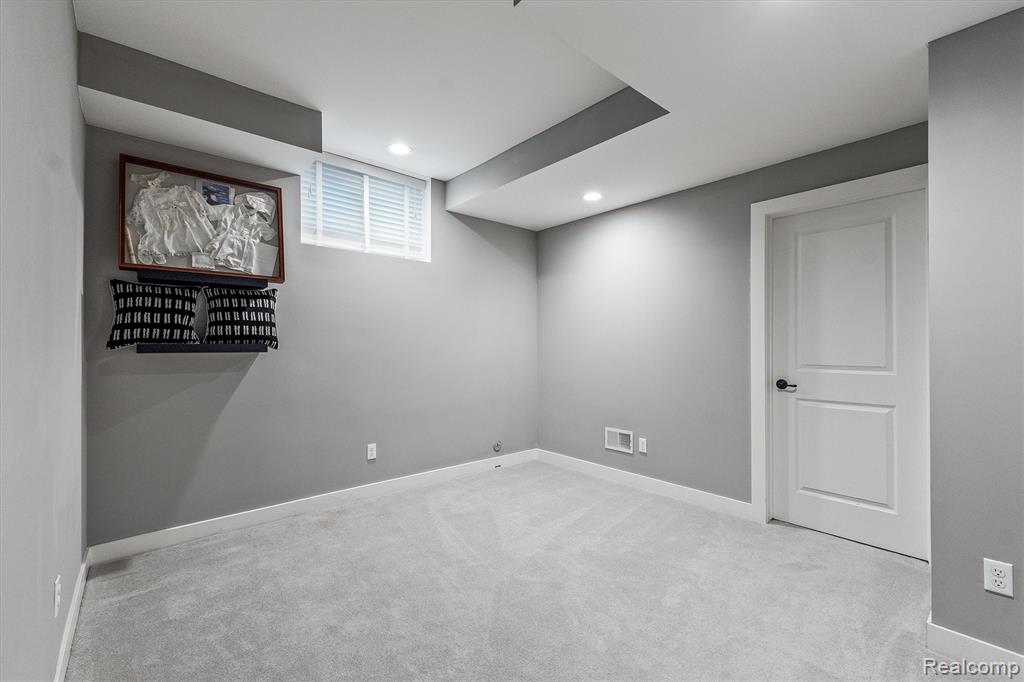 2094 Westridge Drive, Utica, MI 48316 — Photo 30