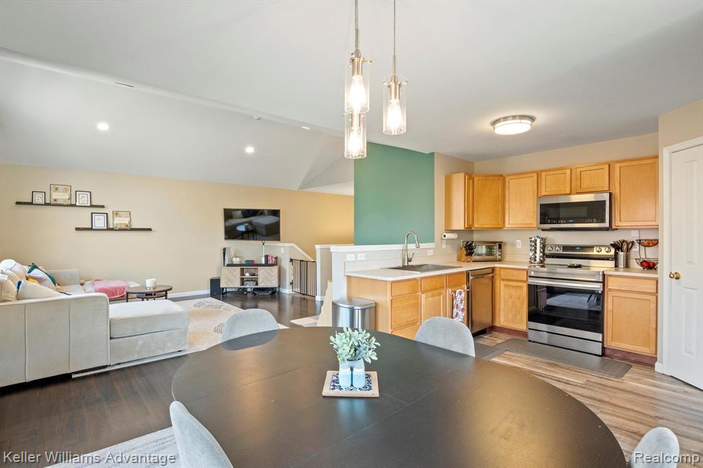3938 RADCLIFF Drive, Canton, MI 48188 — Photo 11