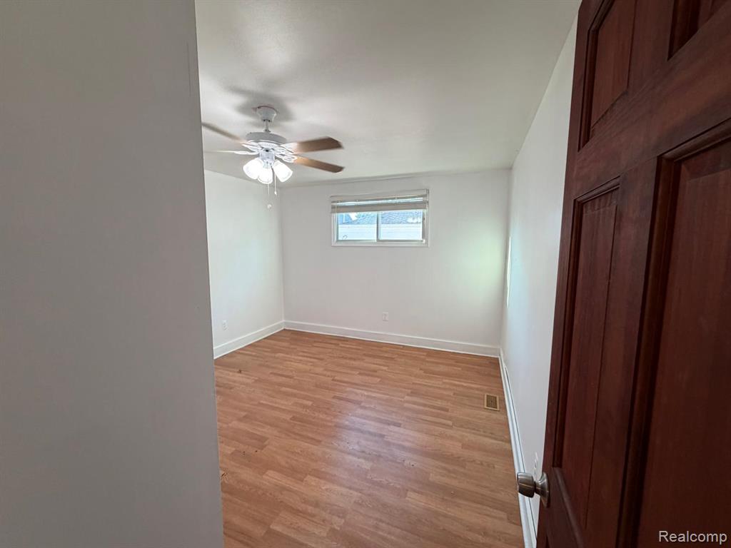 5901 N Vernon Street, Dearborn Heights, MI 48127 — Photo 8