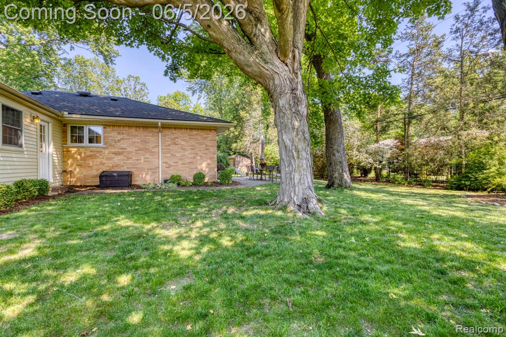 19141 Warwick Street, Franklin, MI 48025 — Photo 42